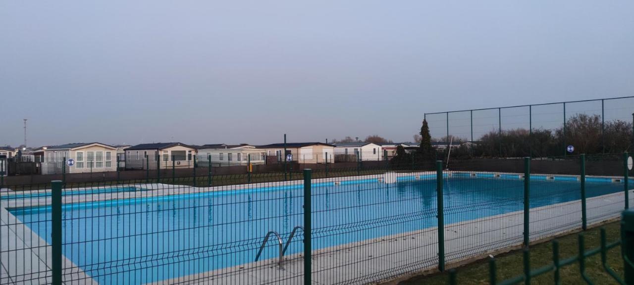 Przytulny Domek Holenderski Z Podgrzewanym Odkrytym Basenem Do Dyspozycji Gosci De Haan Dış mekan fotoğraf